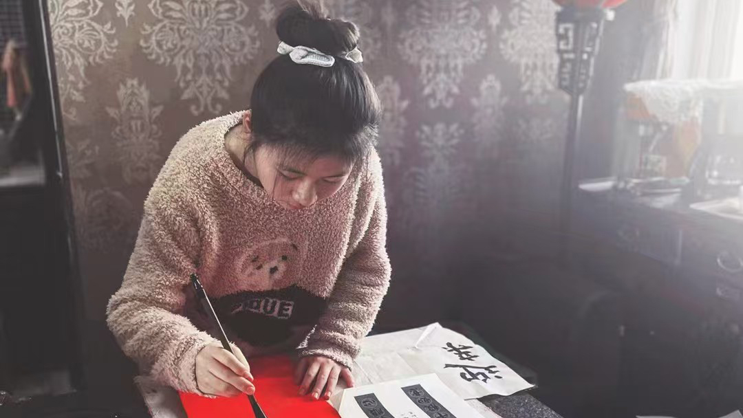 <strong>刘涵之：用画笔描绘地球的未来</strong>